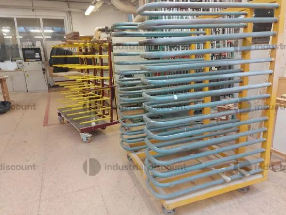 17#8771 Mobili finiti, materia prima e semilavorati, ferramenta e bulloneria