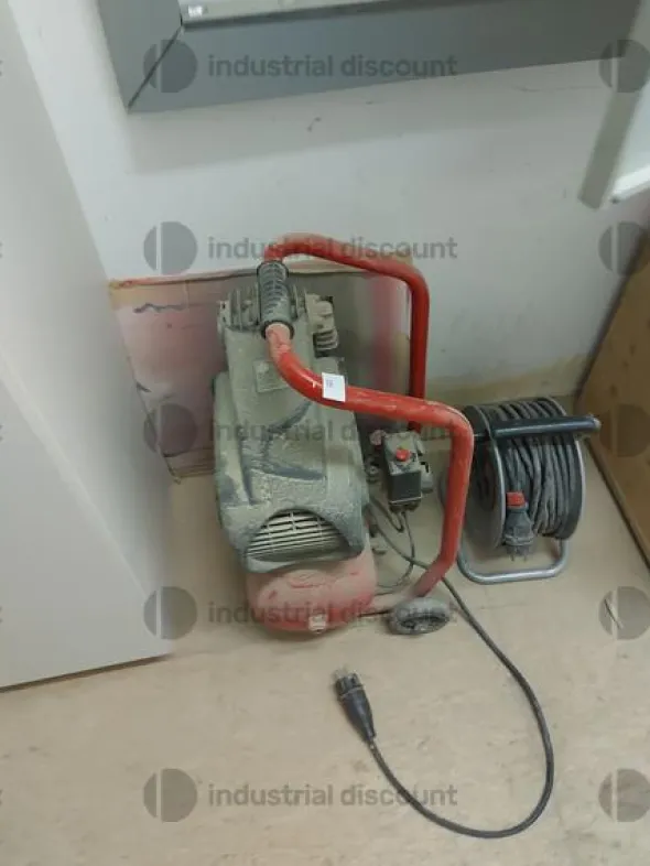 17#8771 Mobili finiti, materia prima e semilavorati, ferramenta e bulloneria