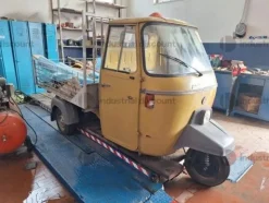 5#8903 Motocarro Piaggio 500