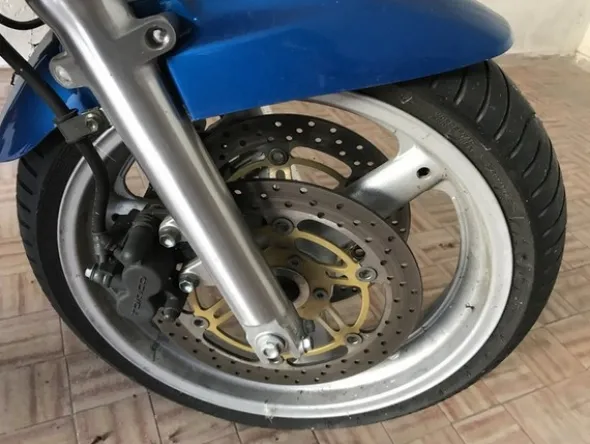 4#4972 Motociclo Suzuki SV650