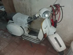 3#6137 Motociclo Vespa