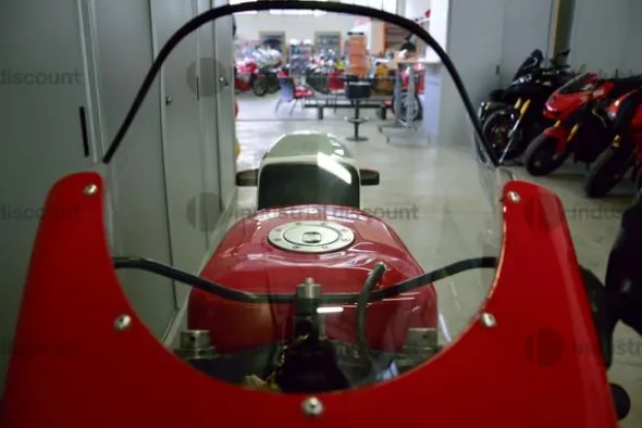 8#9982 Moto Ducati 750 F1