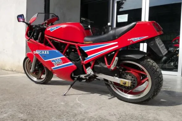 4#3672 Moto Ducati Sport 750