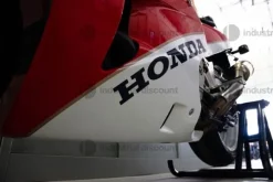 19#9982 Moto Honda VFR 750R RC 30