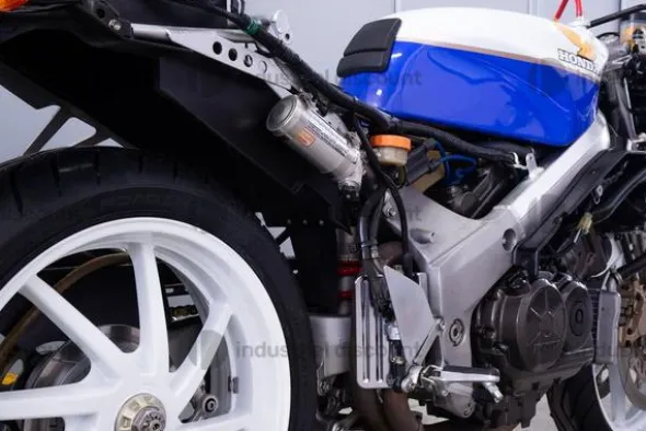 19#9982 Moto Honda VFR 750R RC 30