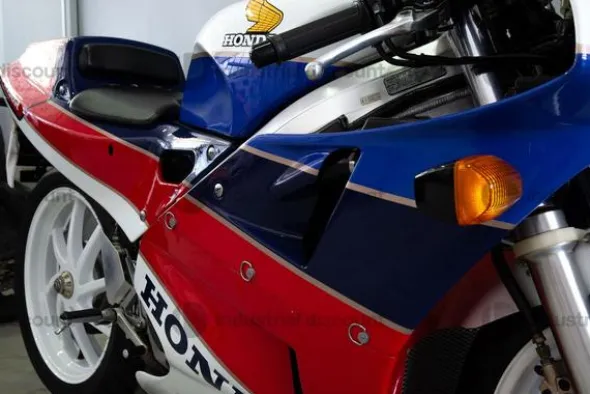 19#9982 Moto Honda VFR 750R RC 30