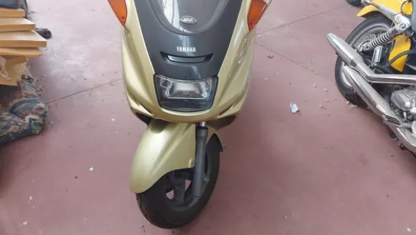 48#5491 Moto scooter Yamaha Majesty