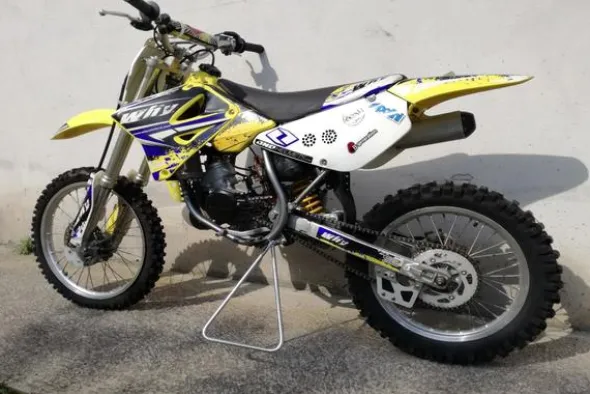26#3672 Moto Suzuki RM Cross 85cc