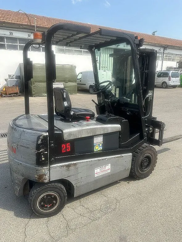 Muletto Nissan 25 quintali elettrico
