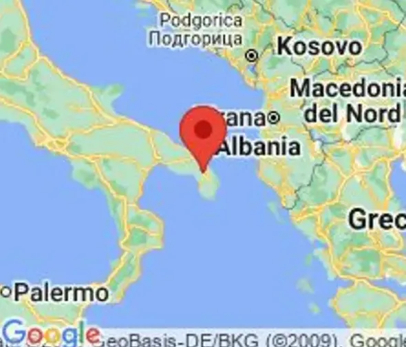 #22088 Negozio con corte pertinenziale