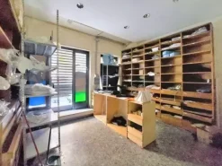 #20144 Negozio con magazzino in zona residenziale