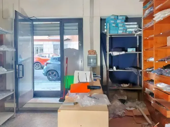 #20144 Negozio con magazzino in zona residenziale