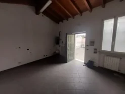 #2638635 Negozio con parcheggio