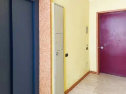 #22086 Negozio con ufficio, cantina e posti auto