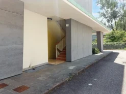 #22086 Negozio con ufficio, cantina e posti auto