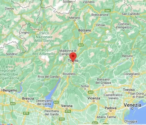 #22086 Negozio con ufficio, cantina e posti auto