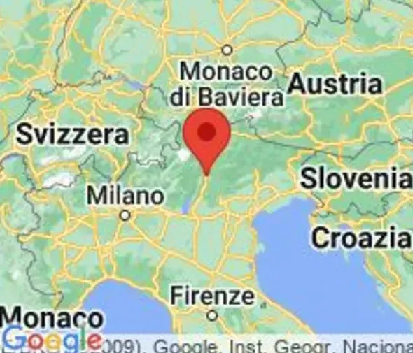 #22086 Negozio con ufficio, cantina e posti auto