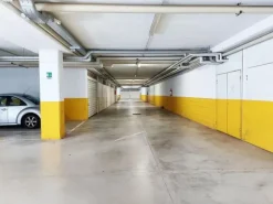 #22086 Negozio con ufficio, cantina e posti auto