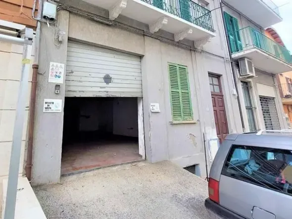#14694 Negozio da ristrutturare con pertinenza e cantina