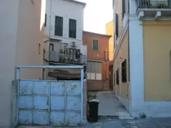 #14694 Negozio da ristrutturare con pertinenza e cantina