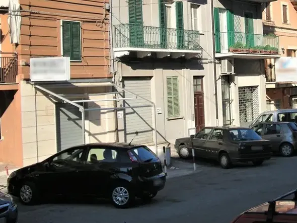 #14694 Negozio da ristrutturare con pertinenza e cantina