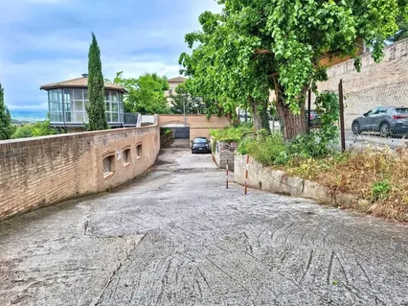 #2515026 Negozio in palazzo storico e posto auto