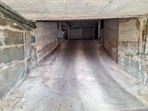#2515026 Negozio in palazzo storico e posto auto