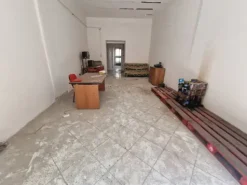#24674 Negozio in zona residenziale