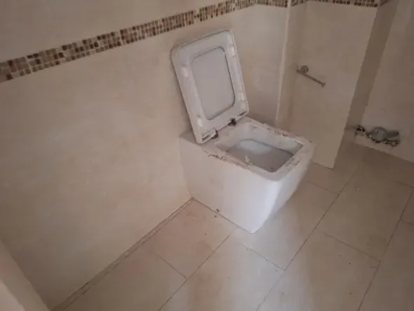 #26103 Negozio in zona residenziale