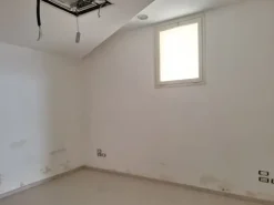 #26103 Negozio in zona residenziale