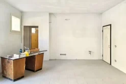 #2536119 Negozio (sub 275) in edificio polifunzionale