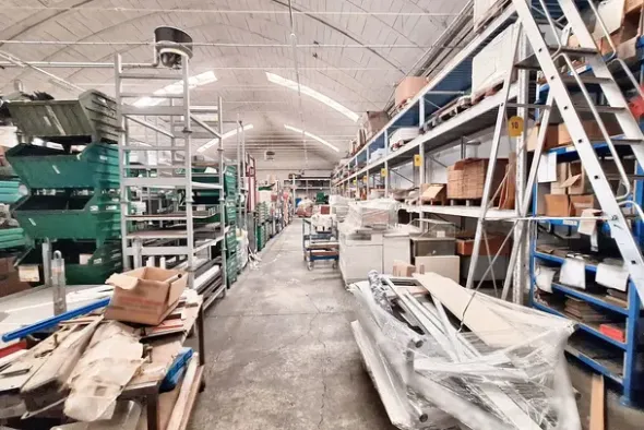 #21995 Opificio con impianto fotovoltaico e terreni edificabili