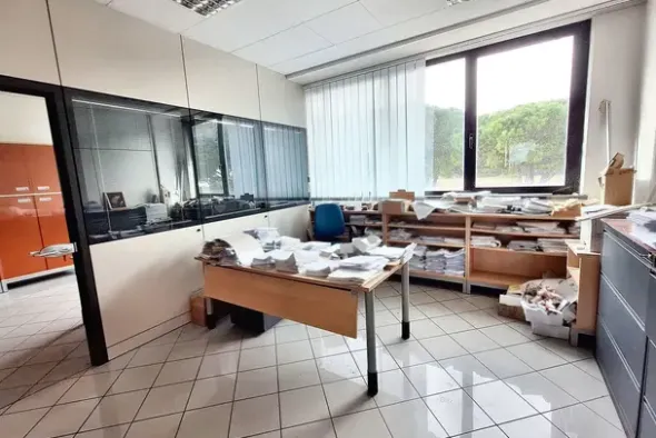 #21995 Opificio con impianto fotovoltaico e terreni edificabili