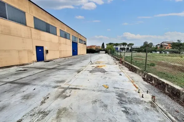 #21995 Opificio con impianto fotovoltaico e terreni edificabili