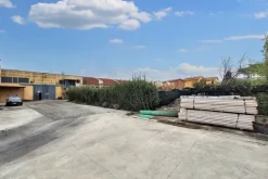#21995 Opificio con impianto fotovoltaico e terreni edificabili