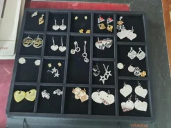 1#5945 Orecchini Moschino e ciondoli 2 Jewels