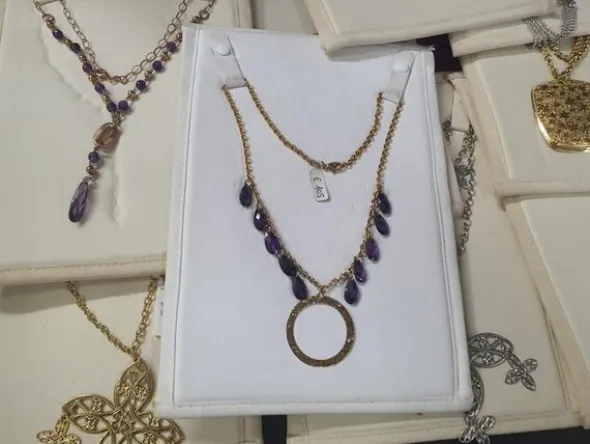 1#5945 Orecchini Moschino e ciondoli 2 Jewels