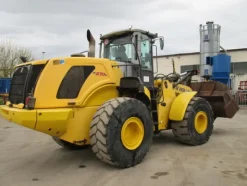 23#4419 Pala gommata New Holland W270B