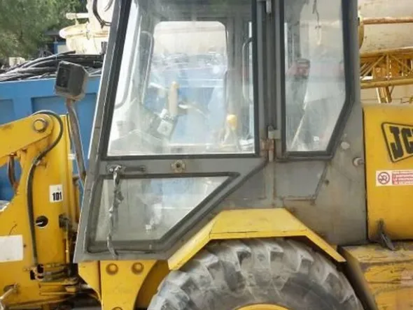 24#6053 Pala semovente JCB