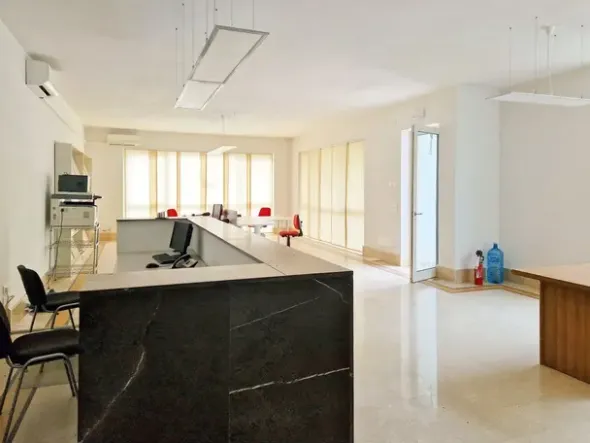 #20744 Palazzina uffici in complesso artigianale