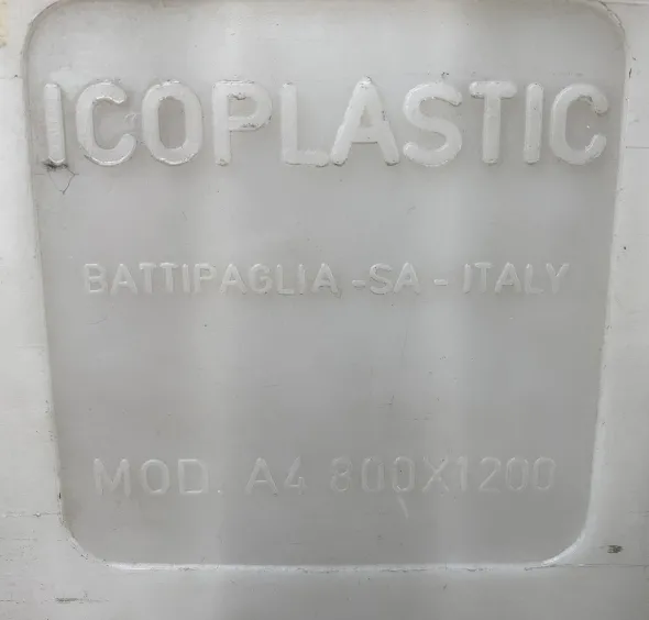 Pallet o bancali in plastica per uso alimentare usati