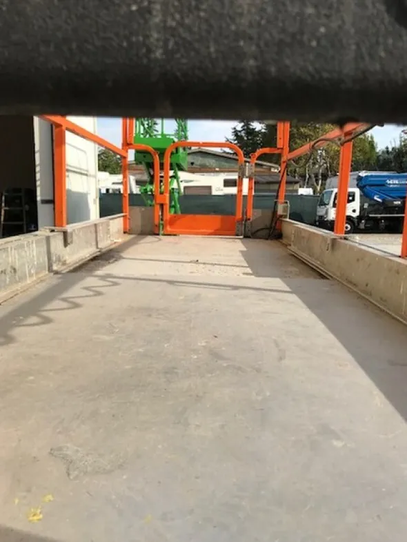 2#5594 Piattaforma verticale a pantografo a libro a forbice JLG 2646ES