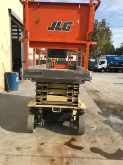 2#5594 Piattaforma verticale a pantografo a libro a forbice JLG 2646ES
