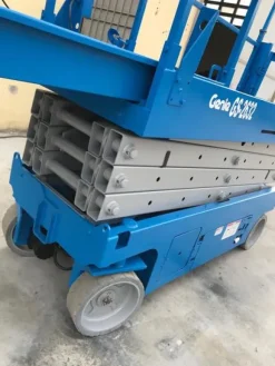 1#4341 Piattaforma verticale a pantografo a forbice a libro Genie GS 2632