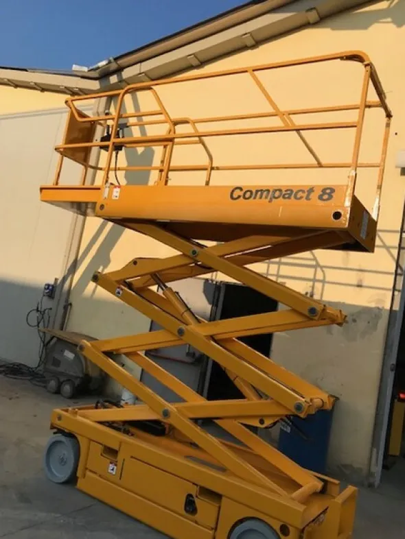 1#5755 Piattaforma verticale Haulotte Compact