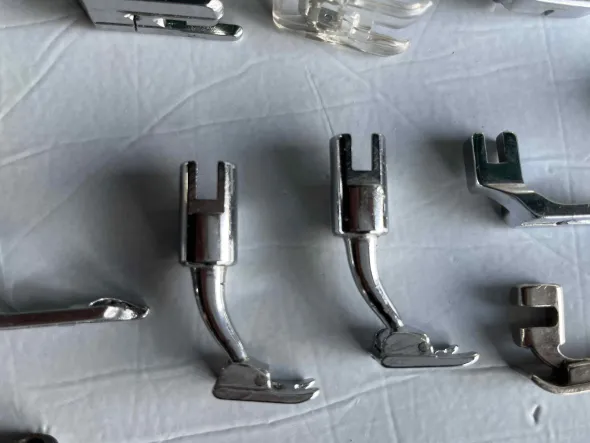 10 piedini per macchine da cucire zig zag Refrey