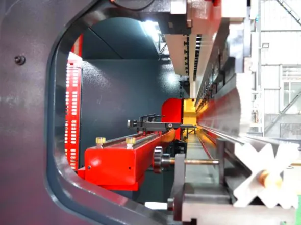 Piegatrice idraulica sincronizzata 3 x 160 ton cnc