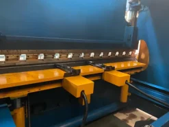 Piegatrice Lamiera Warcom Mod Futura 30/125
