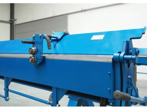Piegatrice manuale per lamiera ZGR 4140/0,8