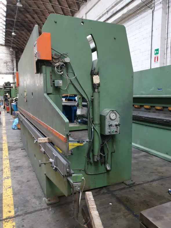 PIEGATRICE OLEODINAMICA OMAG 6000 x 40 TON